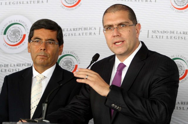 Armando Ríos Piter, senador del PRD.