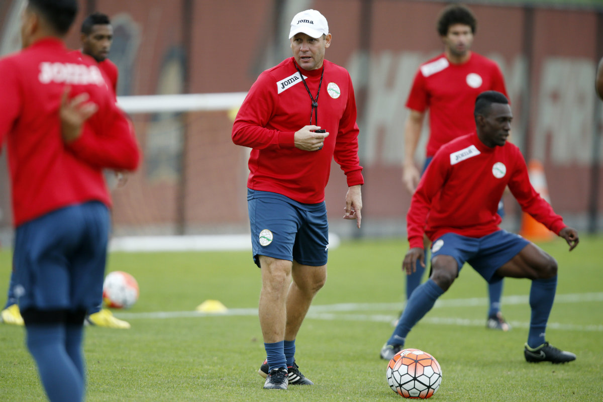 El preparador físico de Cuba Darien Díaz, durante una práctica de la selección  
