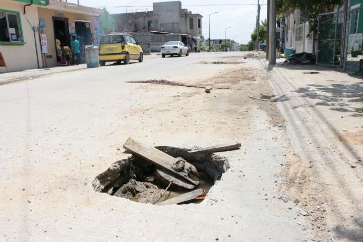 Se rompen las calles para llevar a cabo los cortes del servicio.