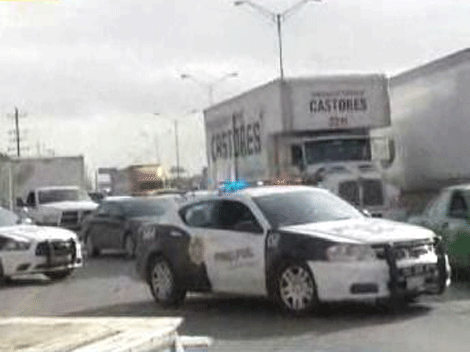 Debido al accidente fueron cerrados dos carriles causando tráfico vehicular.
