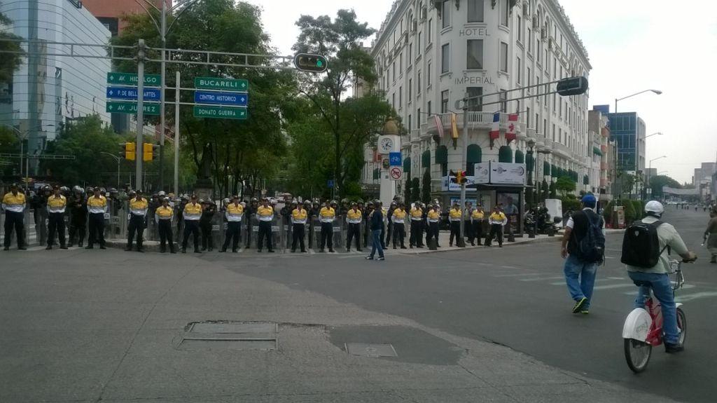 Elementos de la SSPDF impidieron el paso a maestros en Paseo de la Reforma. 