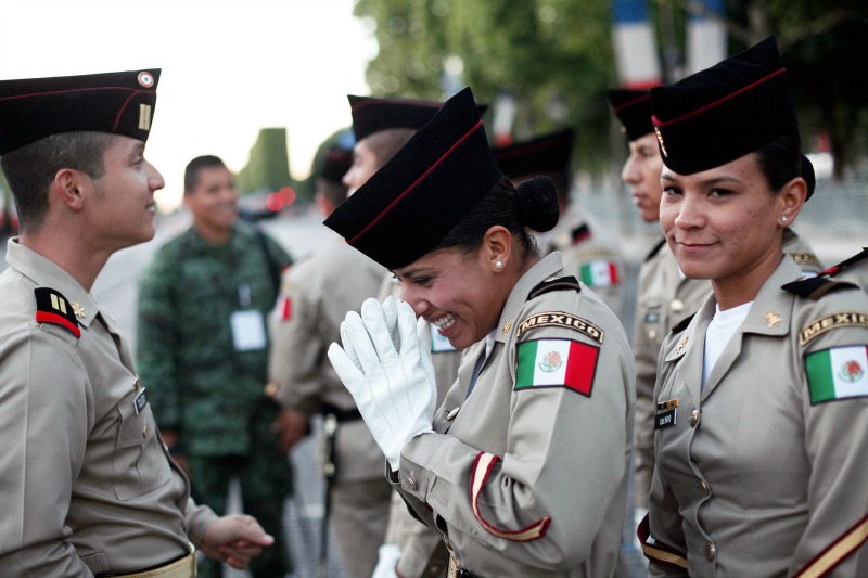 Es la primera ocasión que un contingente mexicano hace un desfile en este país. 