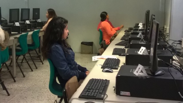 Profesoras presentan evaluación docente en el DF
