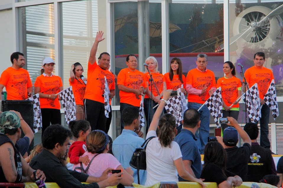 Diego Alberto Borrego Moreira y Caroline Jediwot dominaron la prueba de 10 kilómetros de la Carrera Multimedios Laguna.