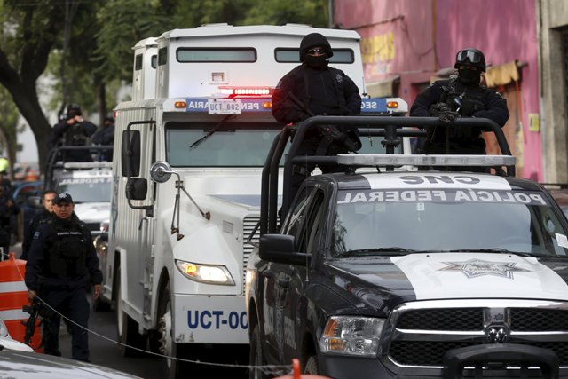 Las 18 personas que trabajaban en distintas áereas en el penal del Altiplano en el momento de la fuga de 'El Chapo', fueron traladados a las instalaci