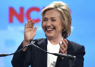 La aspirante demócrata Hillary Clinton, durante su intervención ante el Consejo Nacional de La Raza en Kansas City