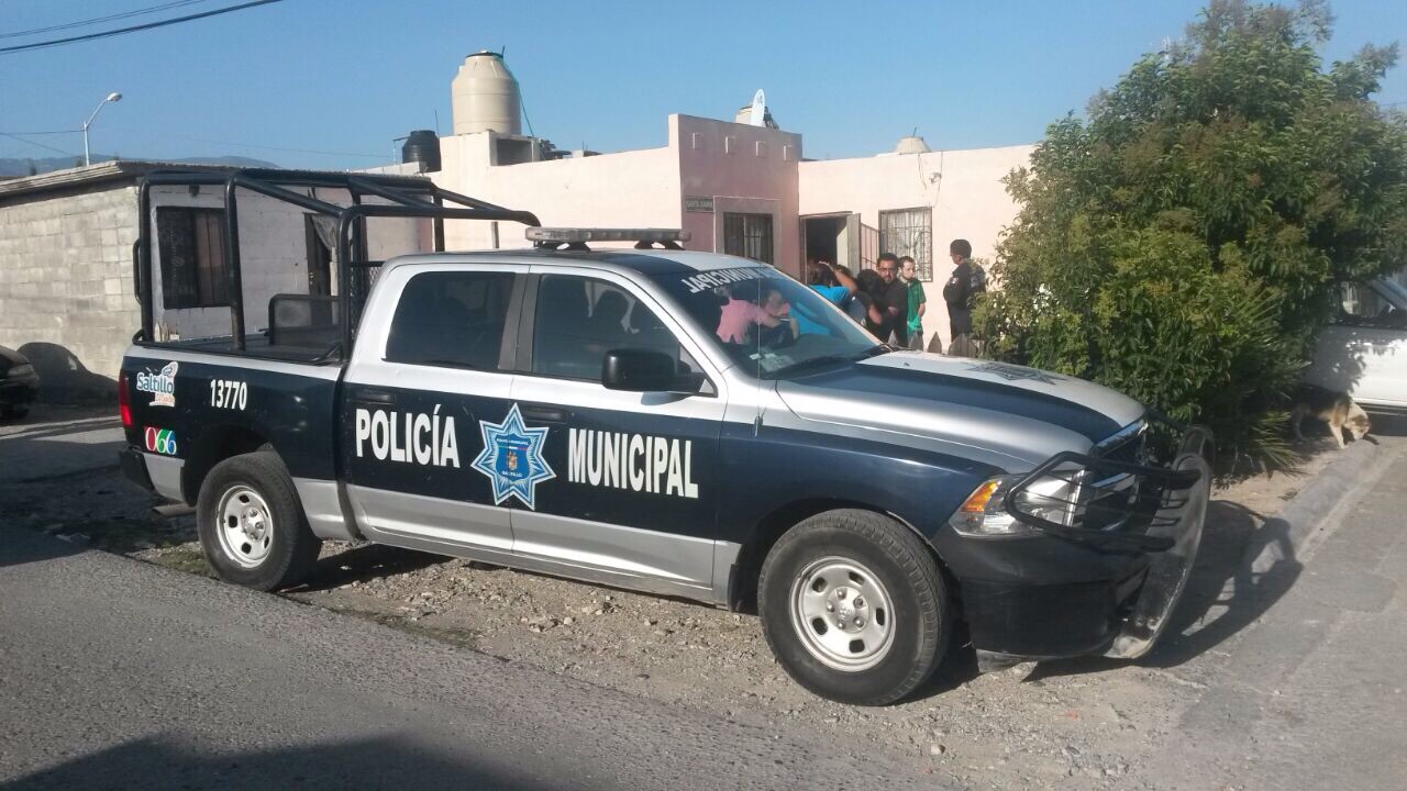 El cuerpo de una mujer sin vida en la colonia Santa Cristina de Saltillo, fue encontrado al interior de su domicilio.