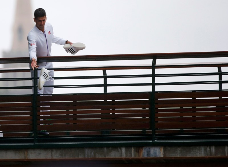 Novak Djokovic regaló sus tenis tras conquistar Wimbledon 