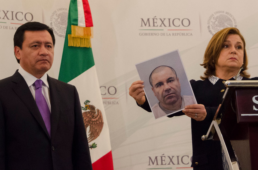 La procuradora Arely Gómez y el secretariio Miguel Ángel Osorio Chong durante la conferencia de prensa.