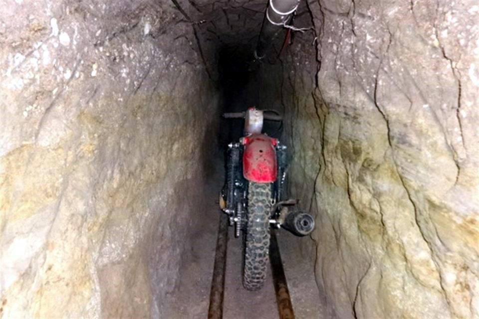 “El Chapo” escapó del penal del Altiplano por un túnel en el que había una motocicleta conectada a rieles.