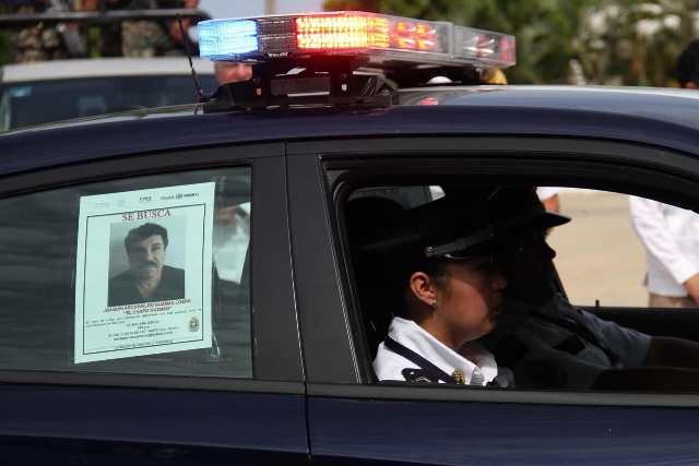 La Policía Federal patrulla Acapulco con fotografía de 'El Chapo'