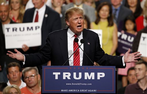 El precandidato presidencial republicano Donald Trump en una conferencia.