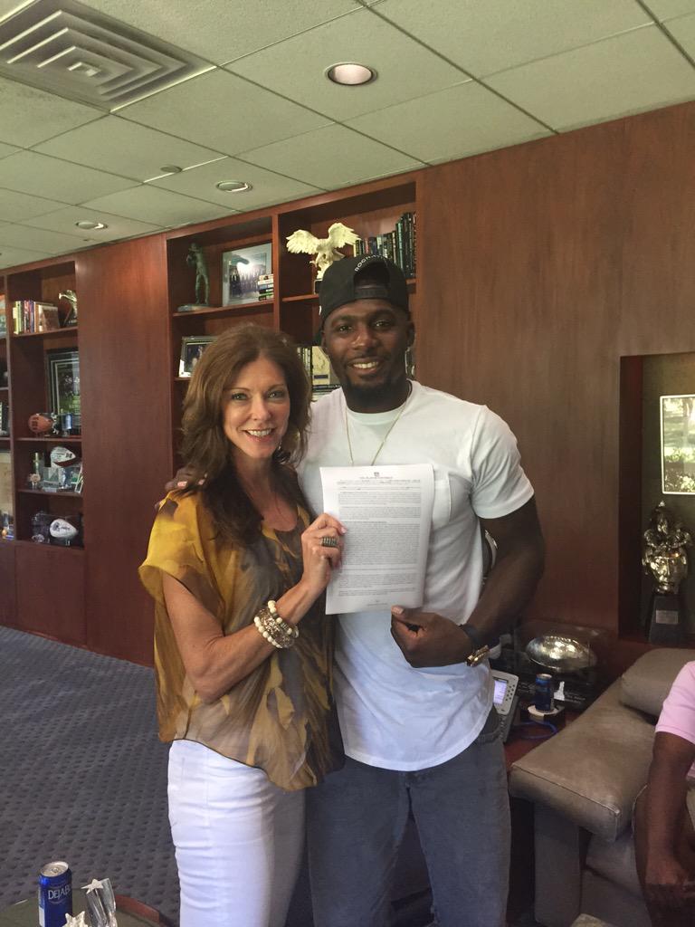 Dezz Bryant seguirá con los Vaqueros 