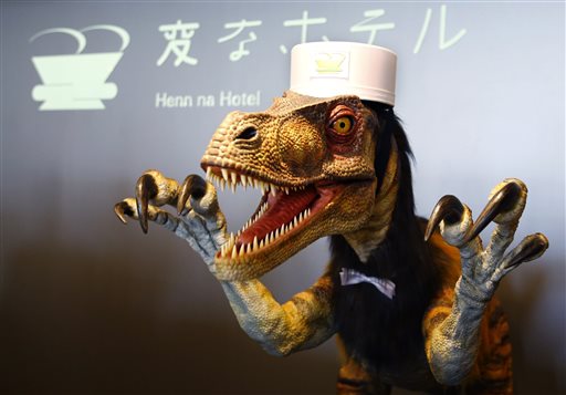 El recepcionista del hotel es este singular dinosaurio robótico