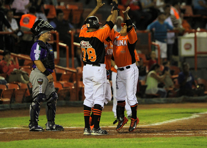 Vaqueros se lleva el primero de la serie ante Delfines.