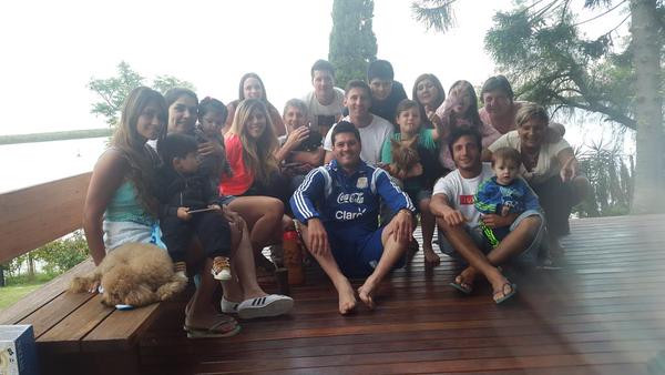 Foto de Matías Messi junto a su familia 