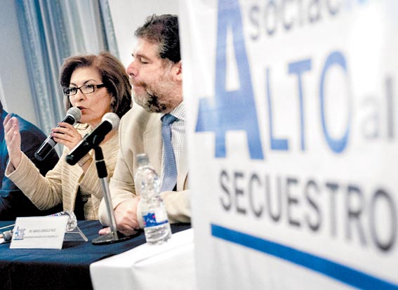 La dirigente de la ONG ofreció una conferencia de prensa. 