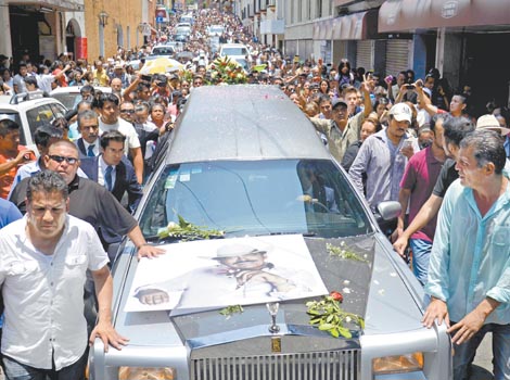 Miles de seguidores, familia y algunos amigos acudieron a dar el último adiós al intérprete. Cuernavaca.  