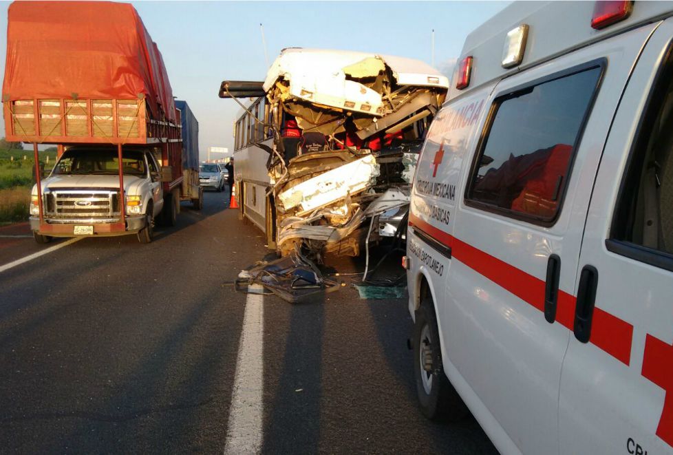 El percance ocurrió en el kilómetro 24 de la autopista Zapotlanejo-Lagos de Moreno.