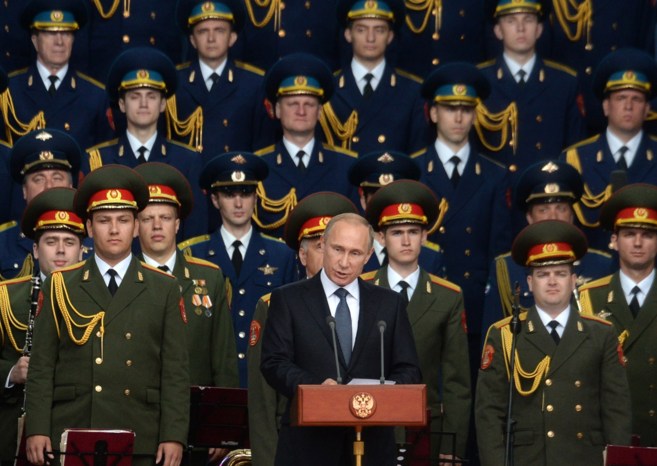 El presidente ruso, Vladimir Putin, da un discurso en un foro militar en Kubinka, a las afueras de Moscú
