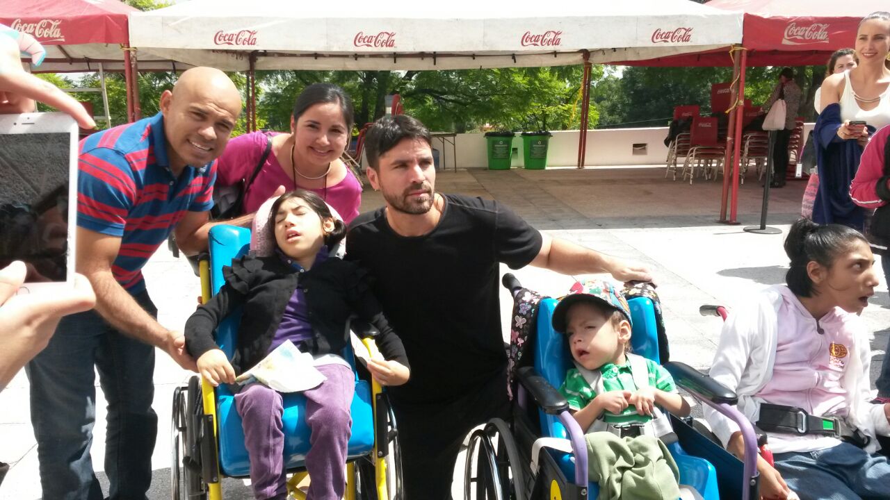 Eduardo Verástegui visitó el CRIT Occidente con el fin de presentar a los pequeños la cinta Little Boy 
