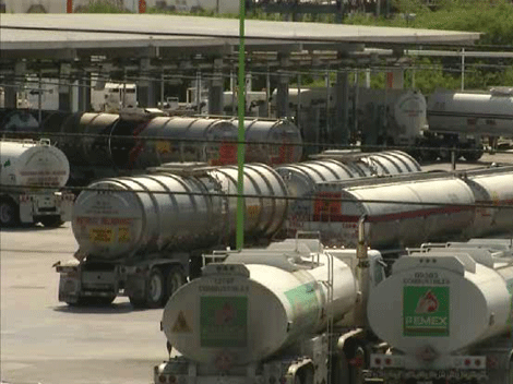 En uno de sus recorridos de vigilancia para contrarrestar los robos a Pemex, la Policía Federal halló los contenedores.