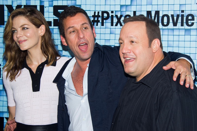 El actor, aquí jujnto a Michelle Monaghan y Kevin JAmes, habló sobre su ´pol{emica película. 