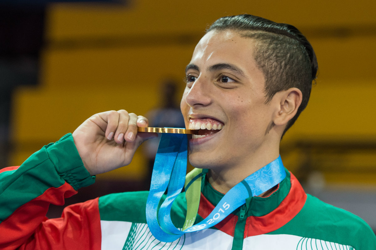 Carlos Navarro luce la presea dorada 