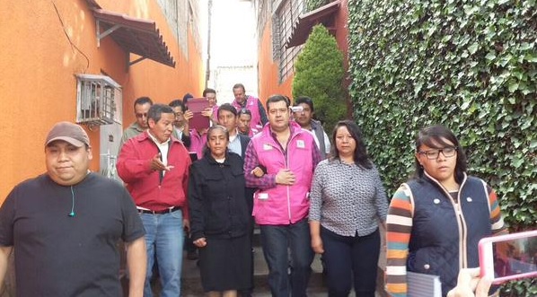 El secretario de Desarrollo Social (Sedeso) del Distrito Federal, José Ramón Amieva, realizó una supervisión del Programa Comunitario de Mejoramiento 