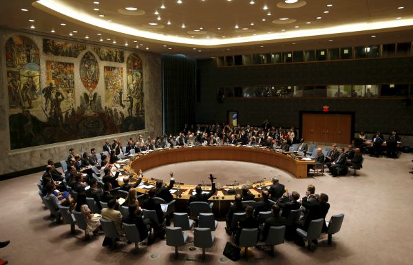  El Consejo de Seguridad de Naciones Unidas respaldó hoy un acuerdo que limita el programa nuclear de Irán a cambio de un alivio de las sanciones impu