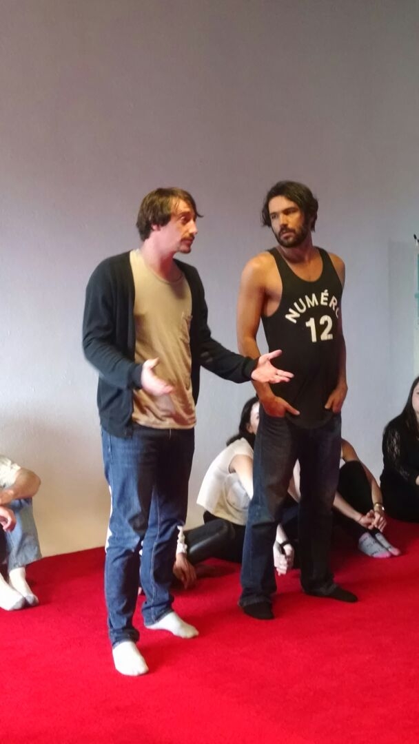 Cristian Magaloni y Sacha Marcus trabajan juntos en el Centro de Entretenimiento Actoral. 