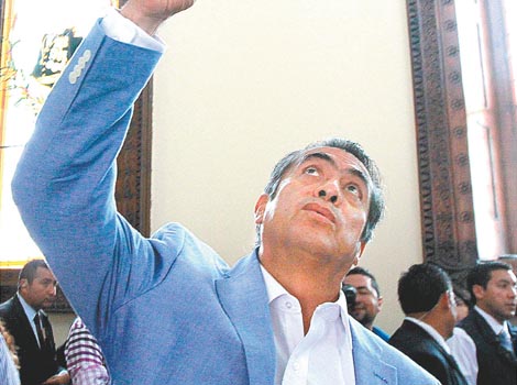 El gobernador electo señaló que su debilidad es tener un "corazón de pollo".