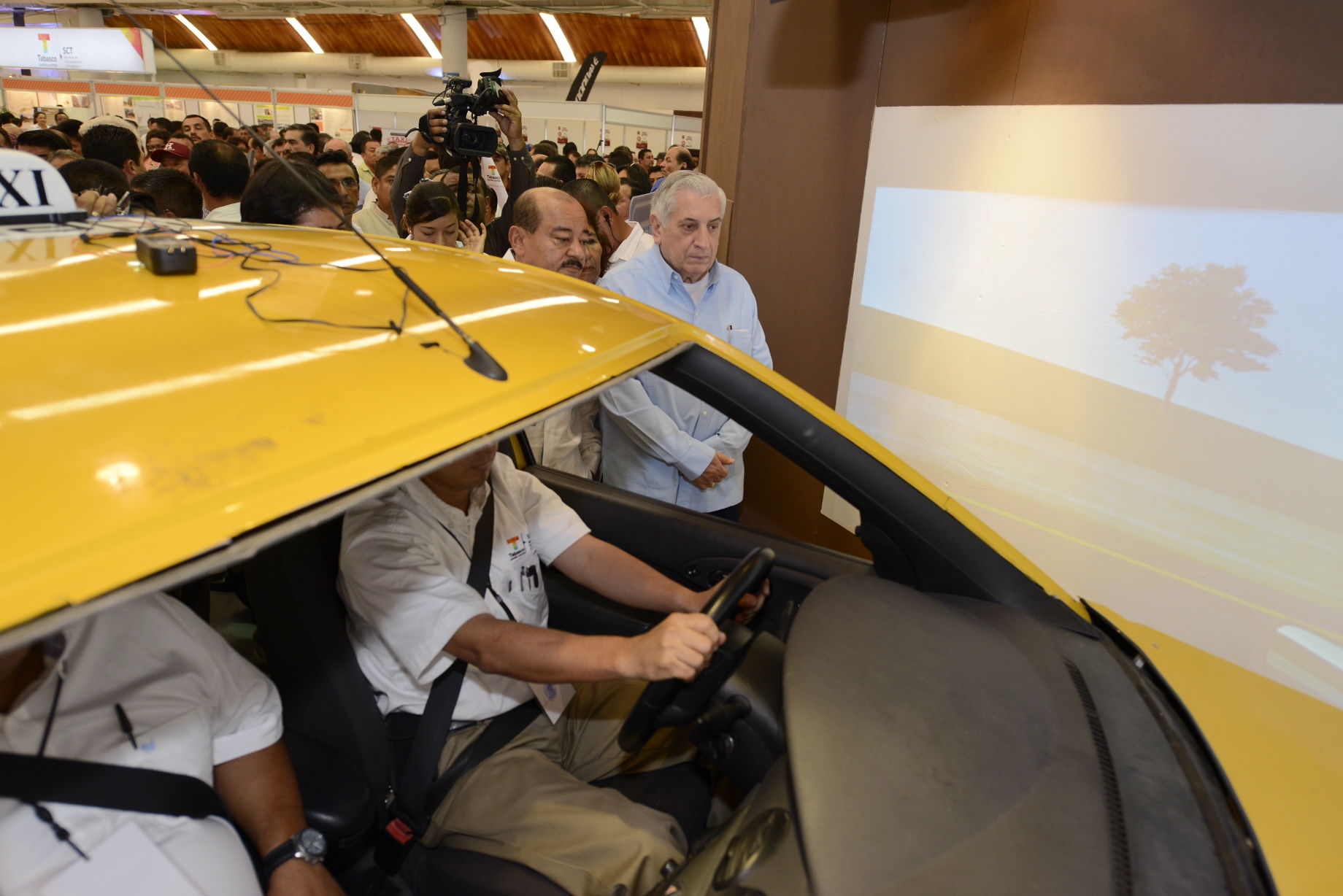 El gobernador Arturo Núñez Jiménez anunció que tendrán nuevo transporte.