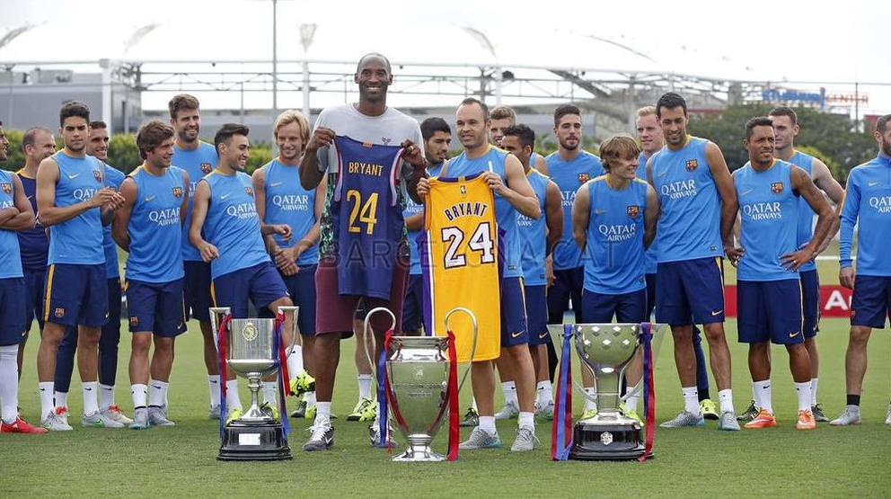 Kobe Bryant posó con la plantilla del Barcelona 
