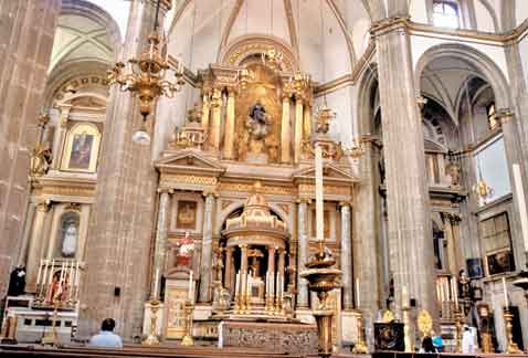 La Catedral Metropolitana ha sido remozada.