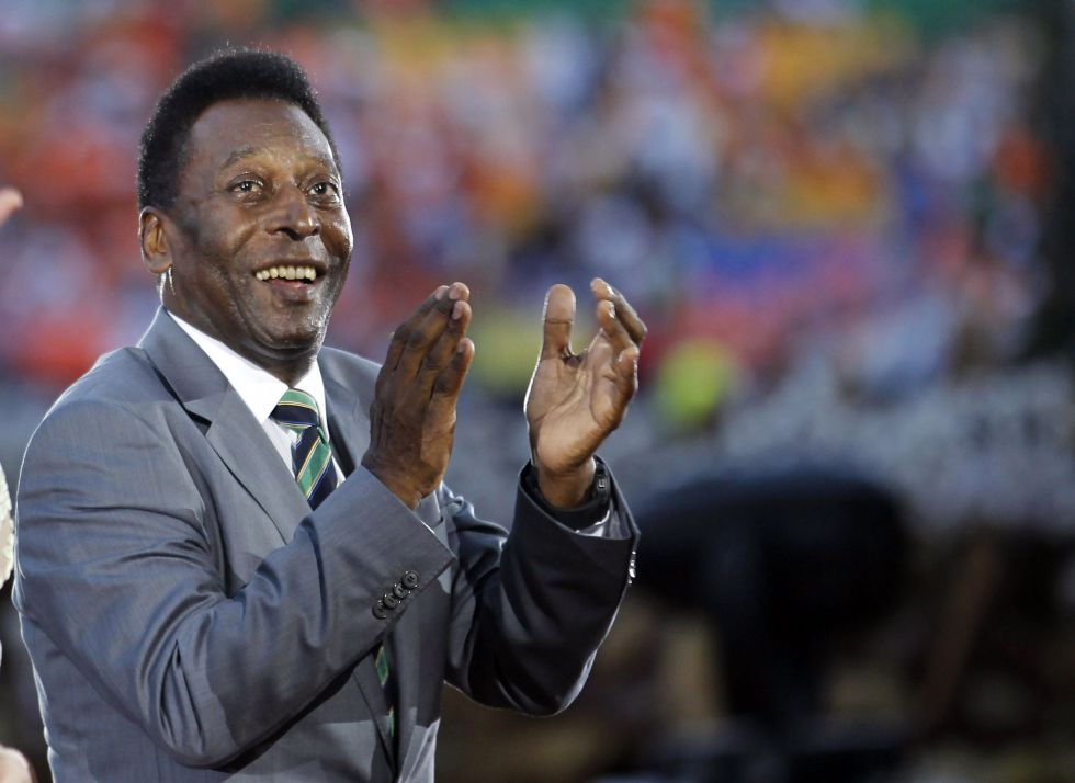Pelé fue dado de alta tras una operación en la espalda