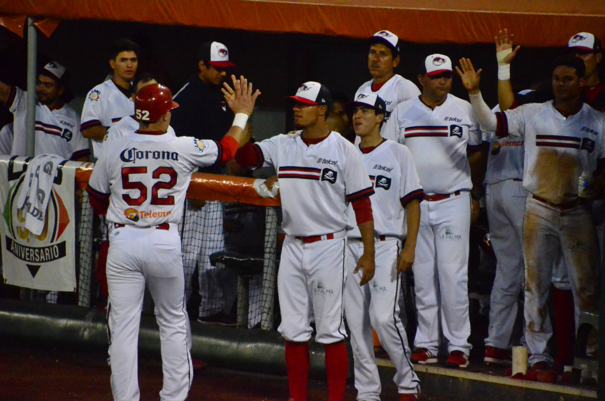 Piratas celebra la victoria 