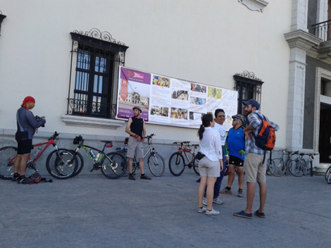 Pueblo Bicicletero en la plaza de Colegio Civil