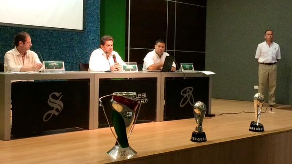 Conferencia de prensa de Alejandro Irarragorri en el Auditorio Orlegi.
