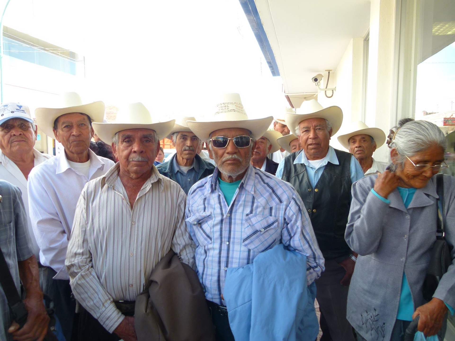 El olvido va de atrás para adelante, por eso se olvida lo del día anterior y se puede recordar lo de hace 40 años.