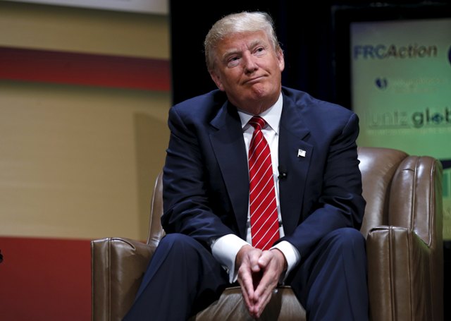 El empresario estadunidense Donald Trump, aspirante a la candidatura presidencial por el Partido Republicano, realizará mañana una visita a la fronter