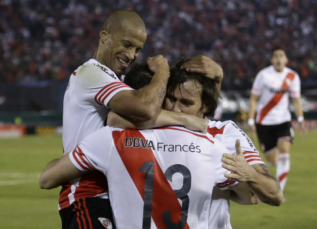Jugadores celebran el triunfo 