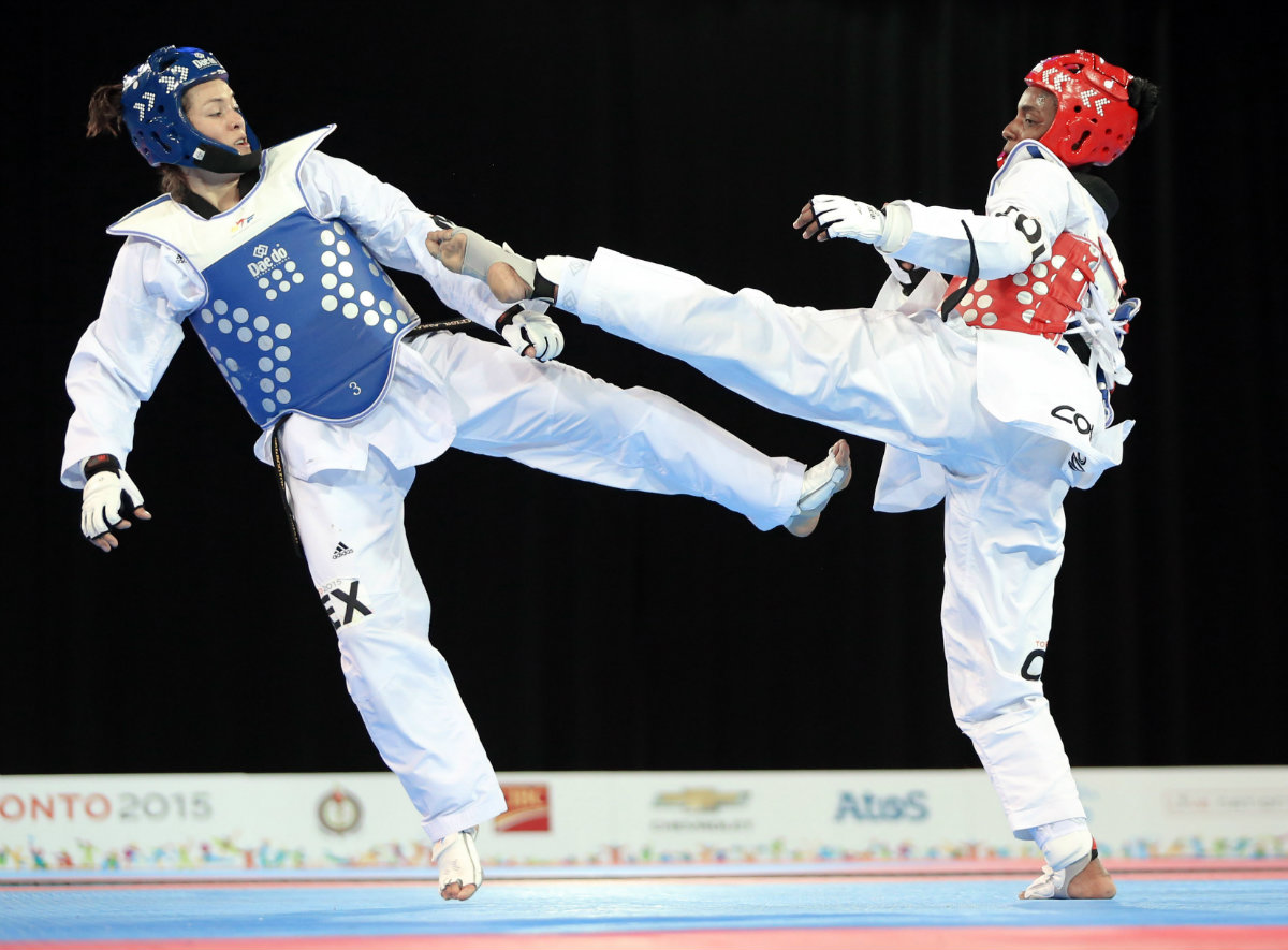 María Espinoza en competencia de taekwondo 67 kg
