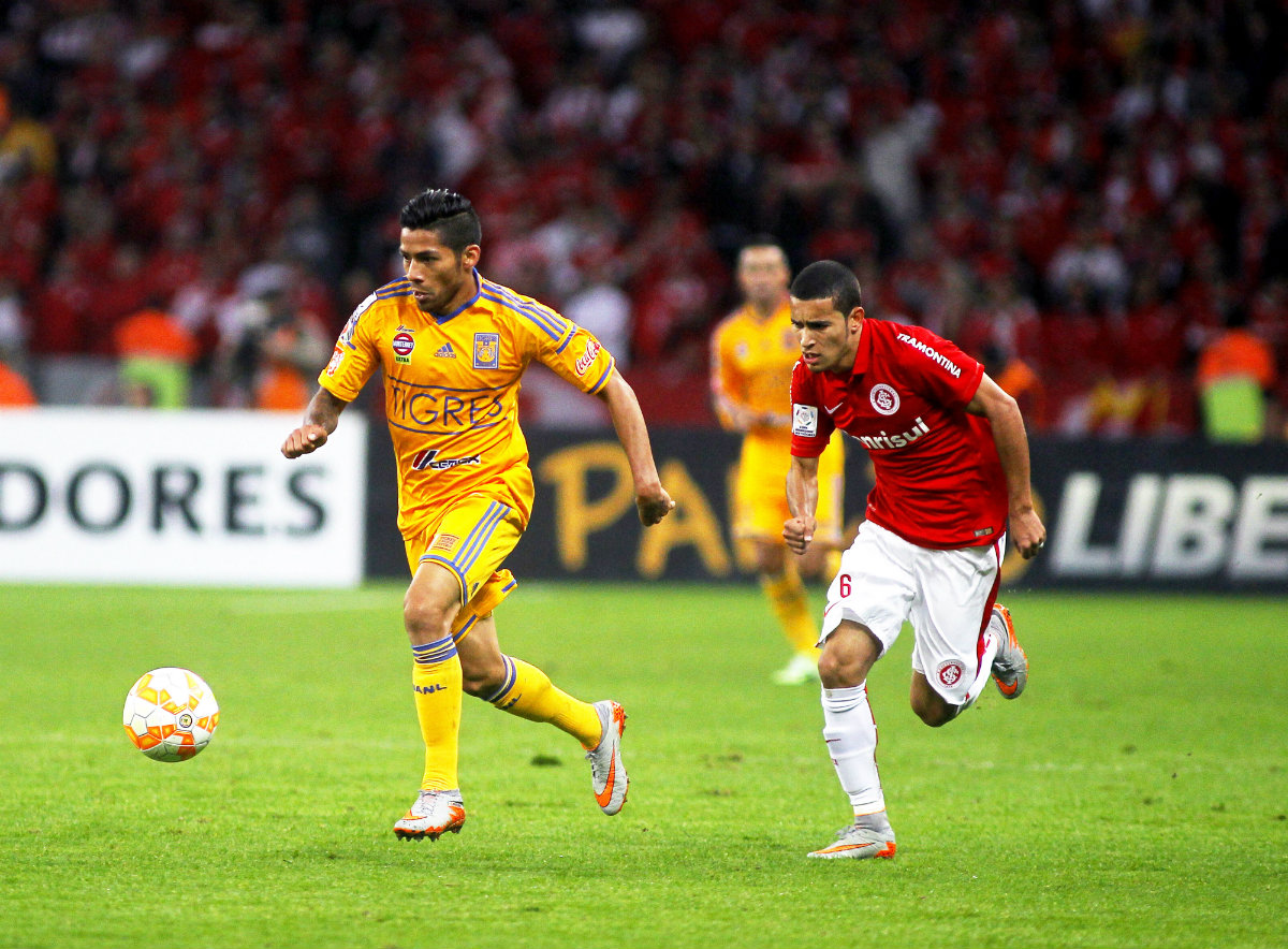 Javier Aquino en el partido contra Inter de Porto Alegre de Copa Libertadores