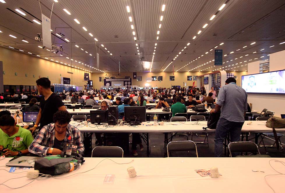 Segundo día de actividades de Campus Party 2015