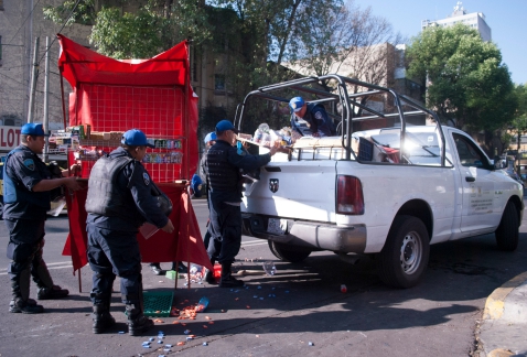 Vendedores ambulantes serán retirados de la avenida Izazaga, de Eje Central a 20 de Noviembre, con el propósito de recuperar espacio público.