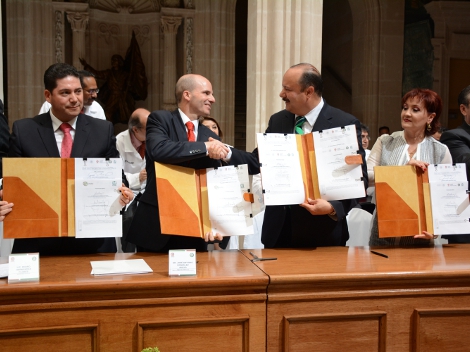 En la firma del convenio para intercambiar servicios hospitalarios en Chihuahua, el titular del IMSS, José Antonio González Anaya reiteró que es falso