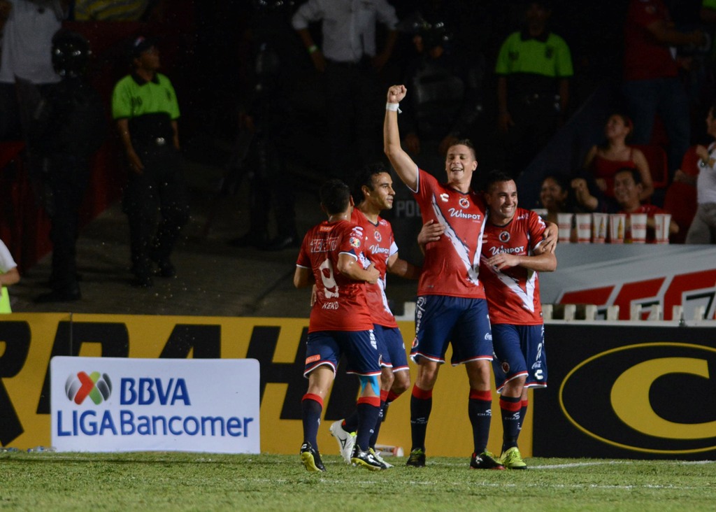 Furch celebra después de anotar el segundo gol de Veracruz 