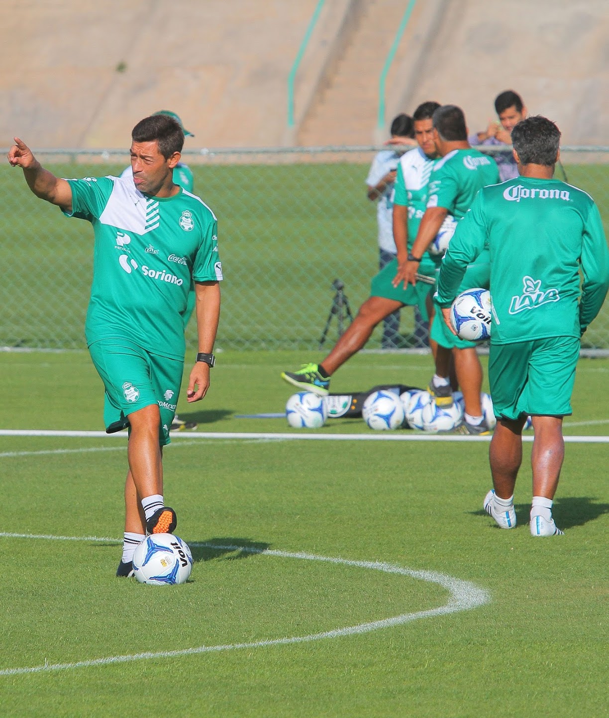 Pedro Caixinha aseguró que Santos buscará coronarse nuevamente.