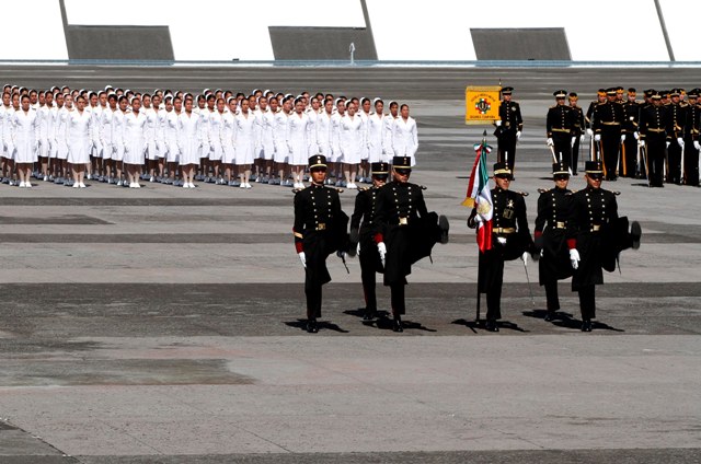 Abanderan a cadetes que desfilarán en Perú.